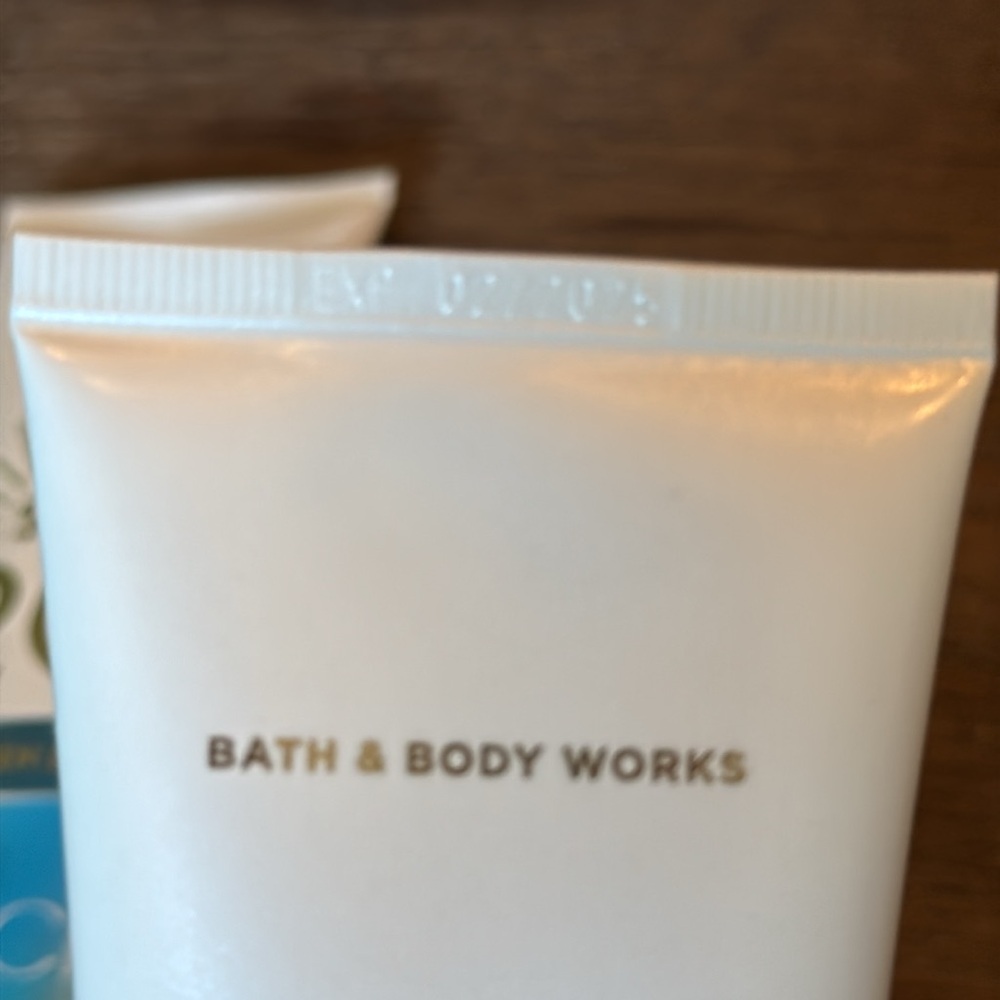 Bath & body Works at the beach sunscreen lotion SPF 20 - Picture 4 of 5